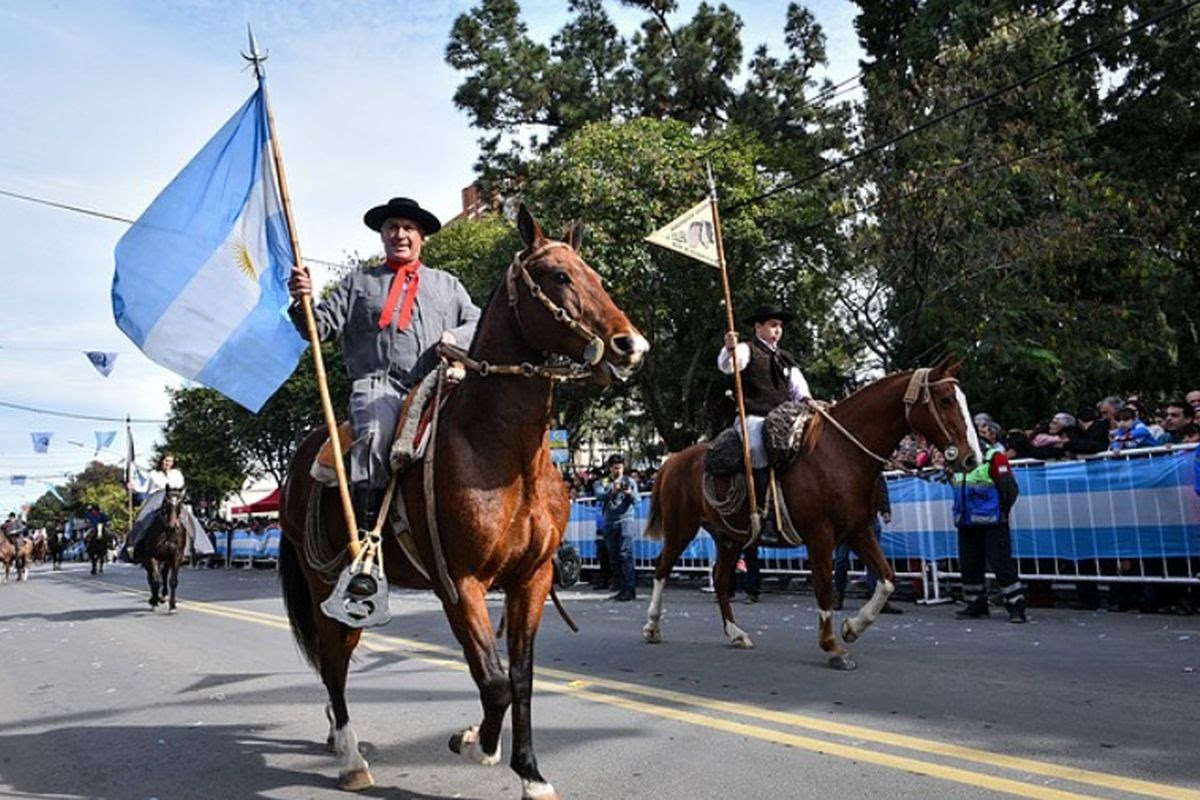 NOTICIAS ESCOBAR:ARIEL SUJARCHUK: "ESTE  DE MAYO DEFENDAMOS A LA PATRIA EN SU DIA"